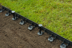 Bordure à gazon PP/PE noir + 16 ancres H4.5cmx (4xL100cm)