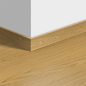 Plinthe stratifié Chêne verni naturel QSSK04749 - 2400x58x12mm FDS