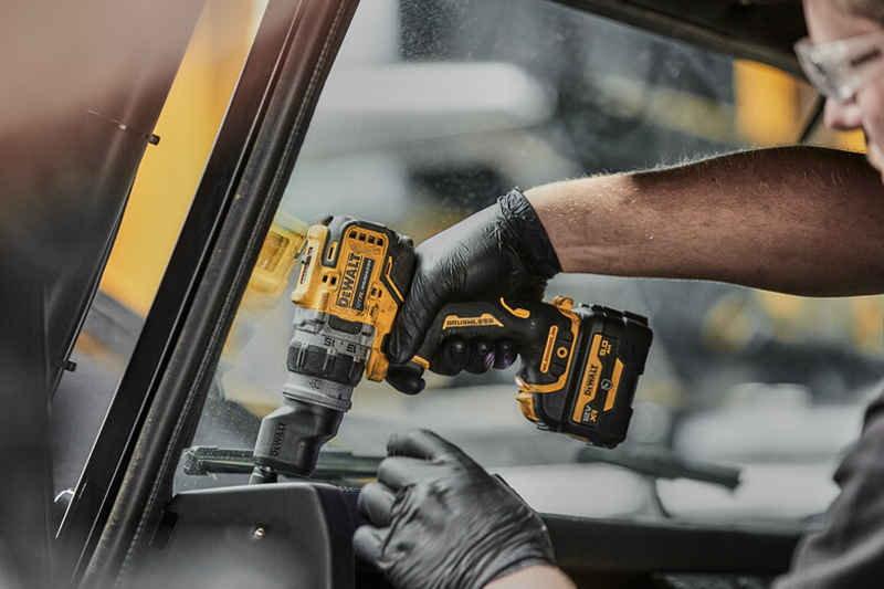 Perceuse-visseuse à têtes multiples 2 batteries 12V 3Ah Li-Ion Brushless + chargeur + coffret TSTAK DCD703L2T-QW - Zoom2